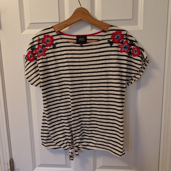 Women's W5 Black White Striped Boxy Tee Flower Embroidery Detail sz Med - Picture 4 of 5